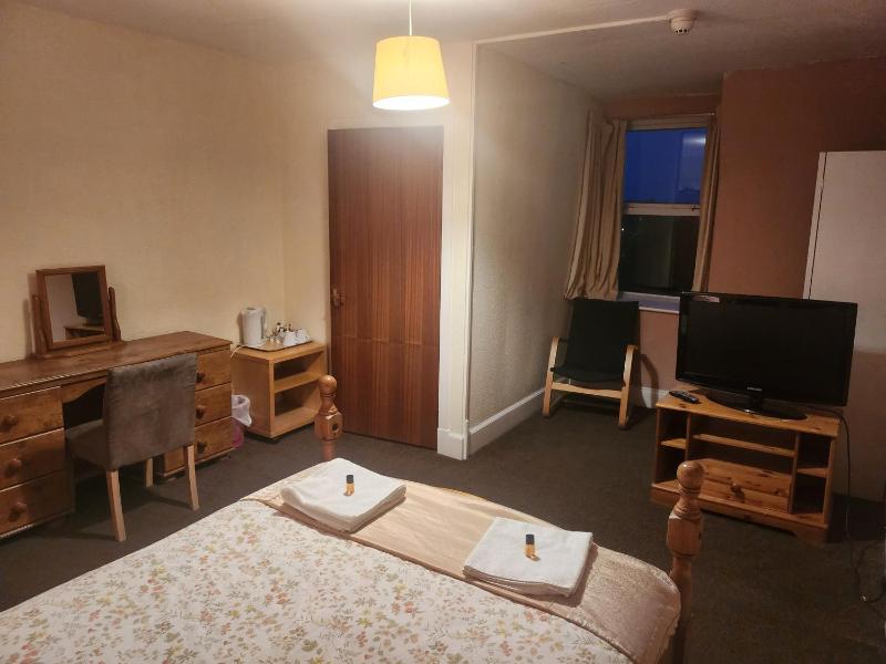 Double Room with Private Bathroom image 2
