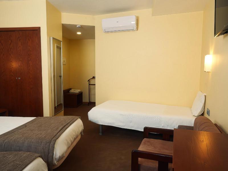 Triple Room image 4