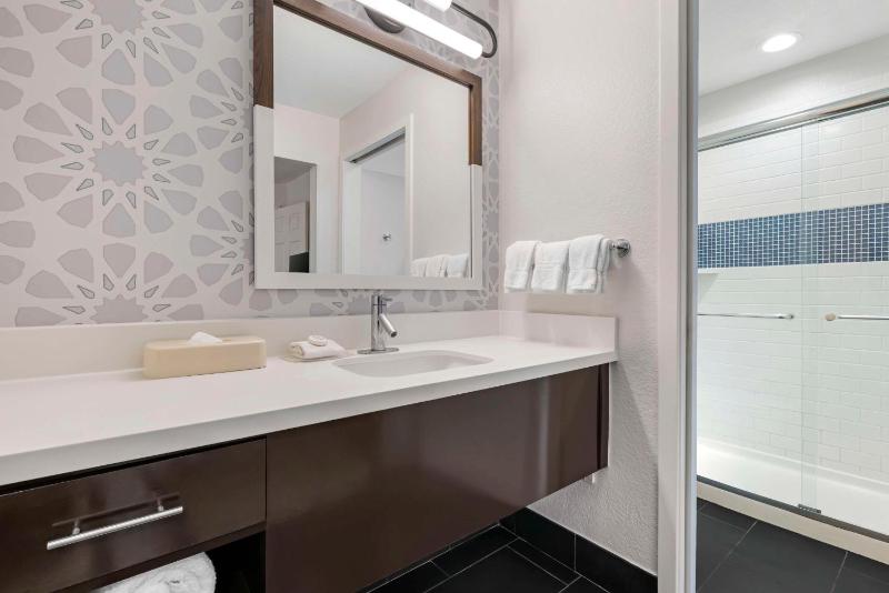 Two-Bedroom Suite with Queen and Two Double Beds image 2
