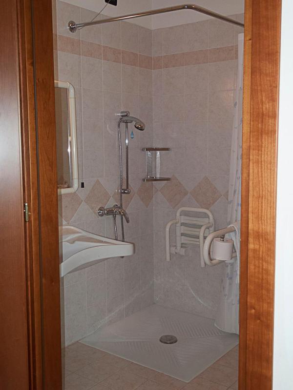 Single Room - Disability Access image 3