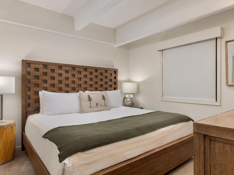 Four-Bedroom Deluxe Apartment image 4