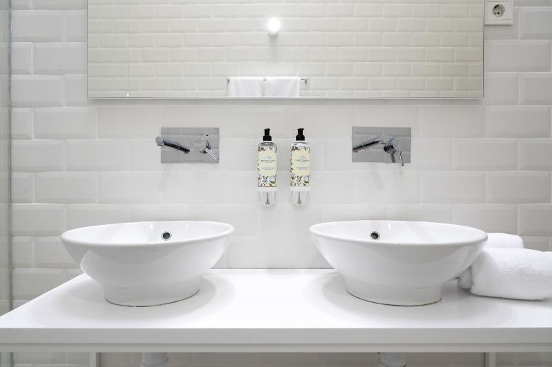 Premium Double or Triple Room with Garden View image 2