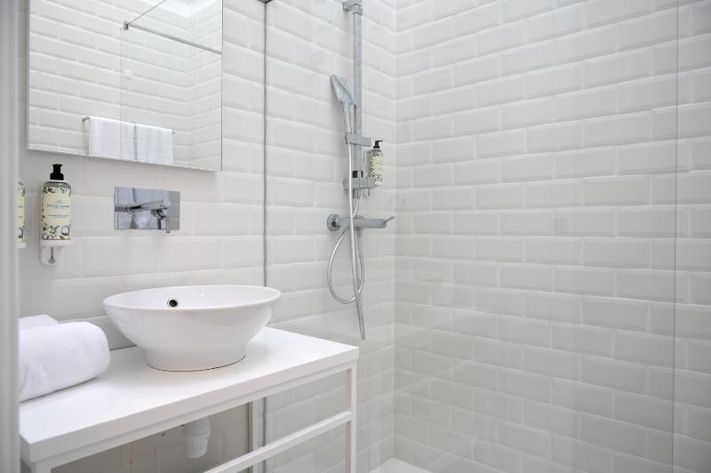 Standard Double Room with Street View image 2