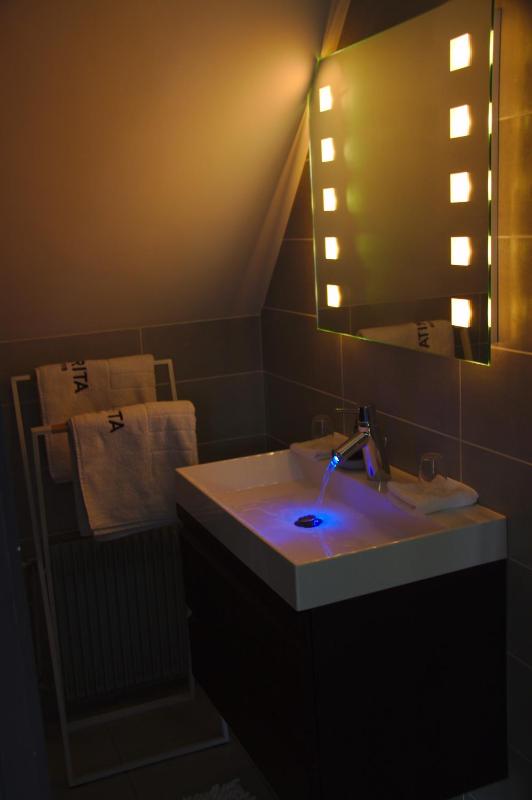 Double Room with Balcony image 2