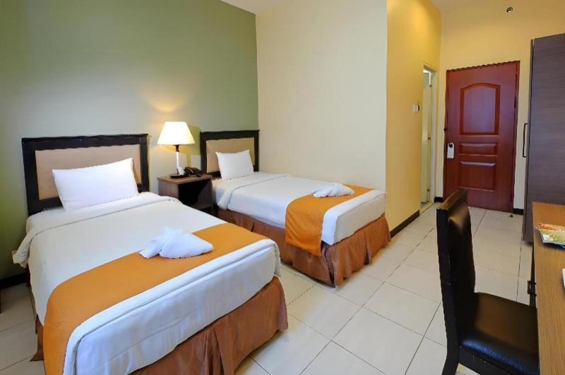 OYO 187 The Maxwell Hotel - image 16