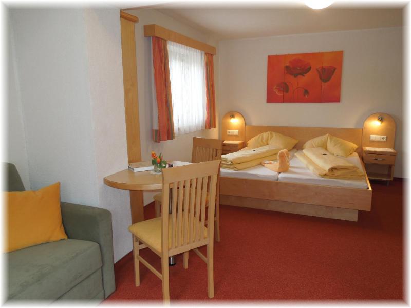 Double Room image 2