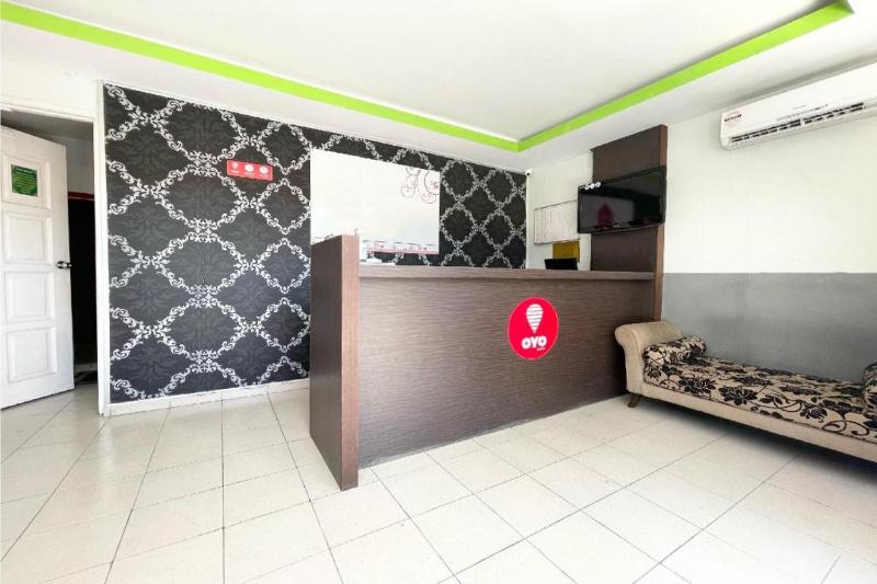 OYO 90324 Muar Station Hotel - image 33