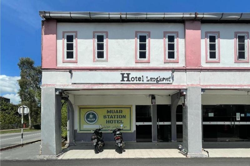 OYO 90324 Muar Station Hotel - image 8
