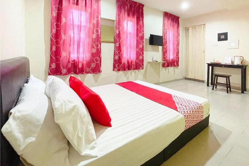 OYO 90324 Muar Station Hotel - image 40
