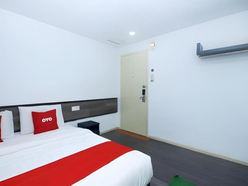 OYO 90324 Muar Station Hotel - image 24