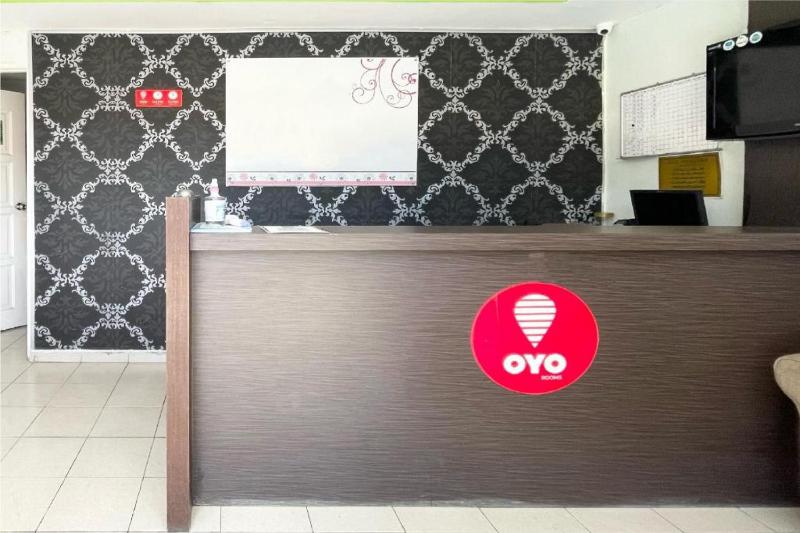 OYO 90324 Muar Station Hotel - image 30