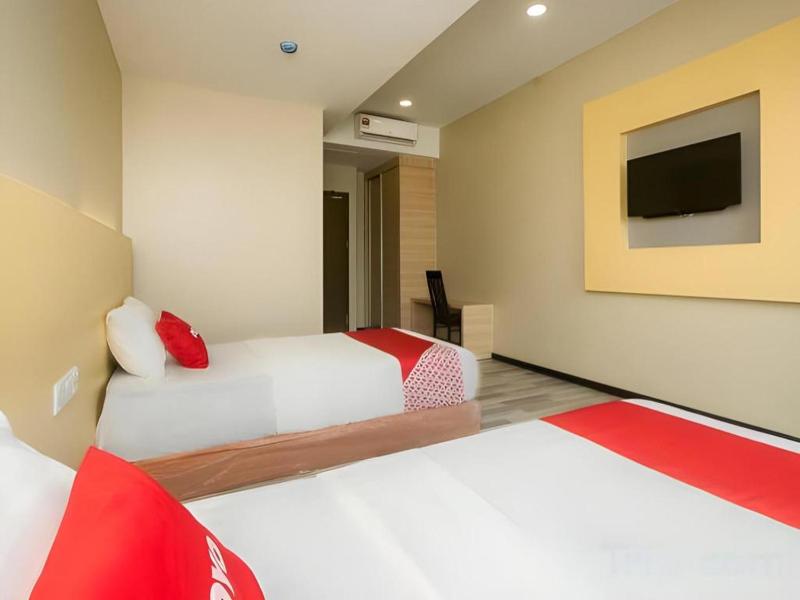 OYO 90324 Muar Station Hotel - image 3