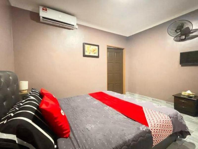 OYO 90324 Muar Station Hotel - image 48