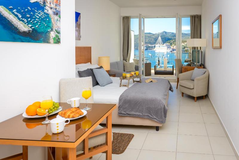 Comfort Studio with Terrace and Sea View image 2