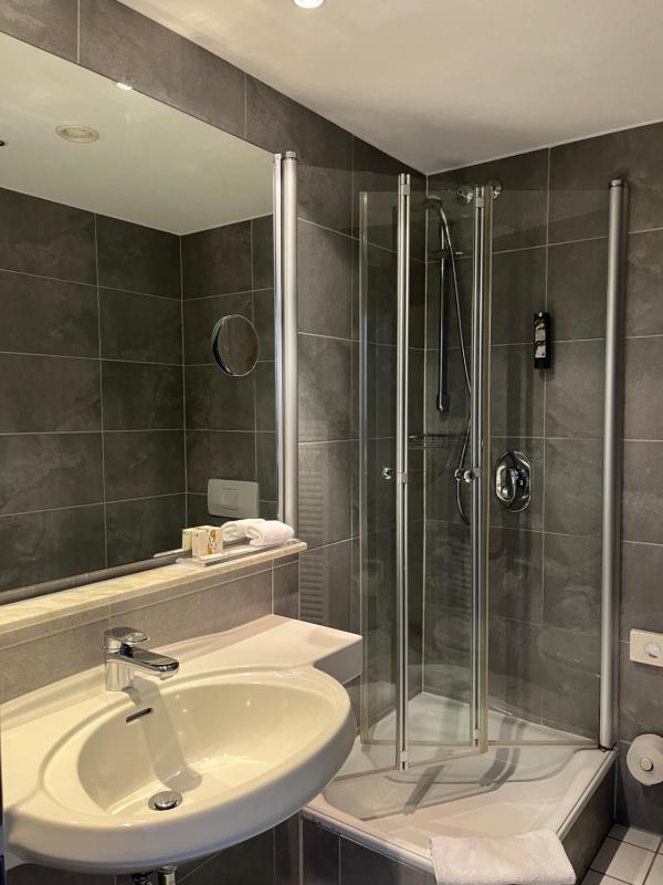Small Single Room image 2