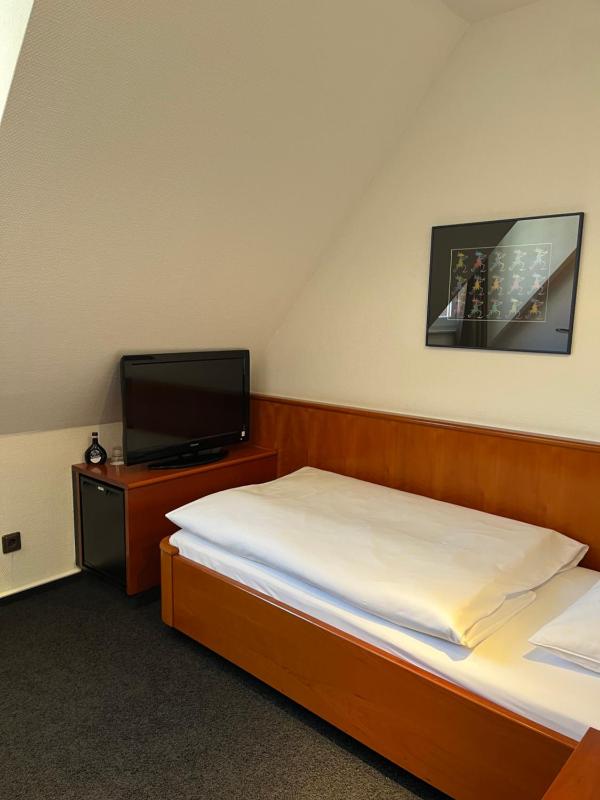 Small Single Room image 1