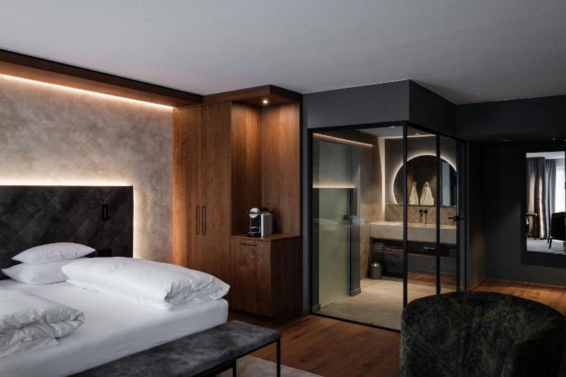 Junior Suite image 1