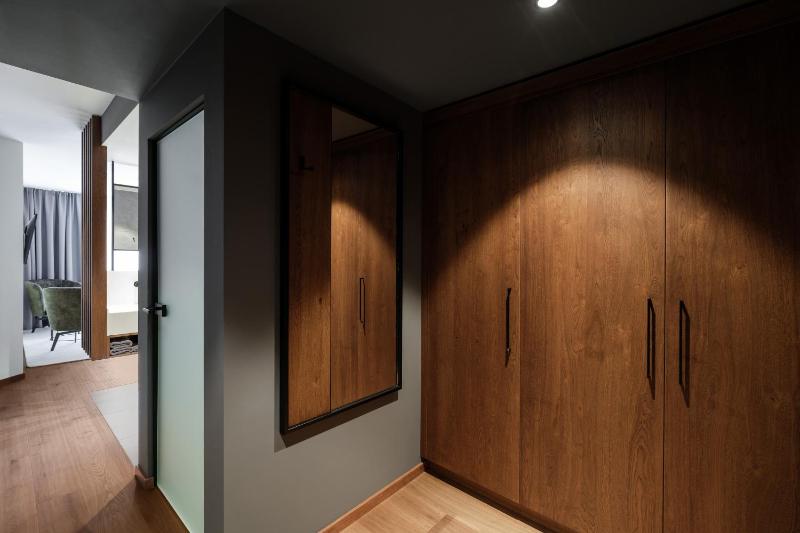 Family Room image 3