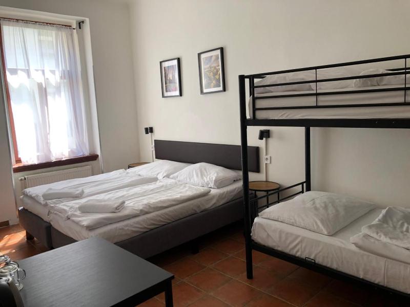 Quintuple Room with Shared Bathroom image 1