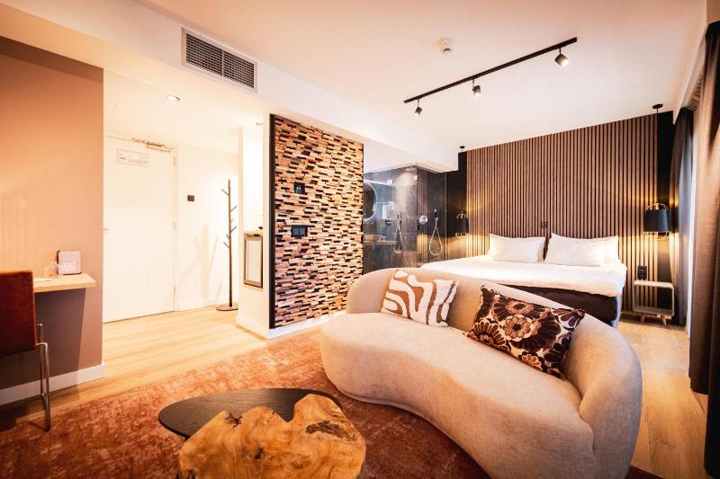 Deluxe Double Room with Shower image 1