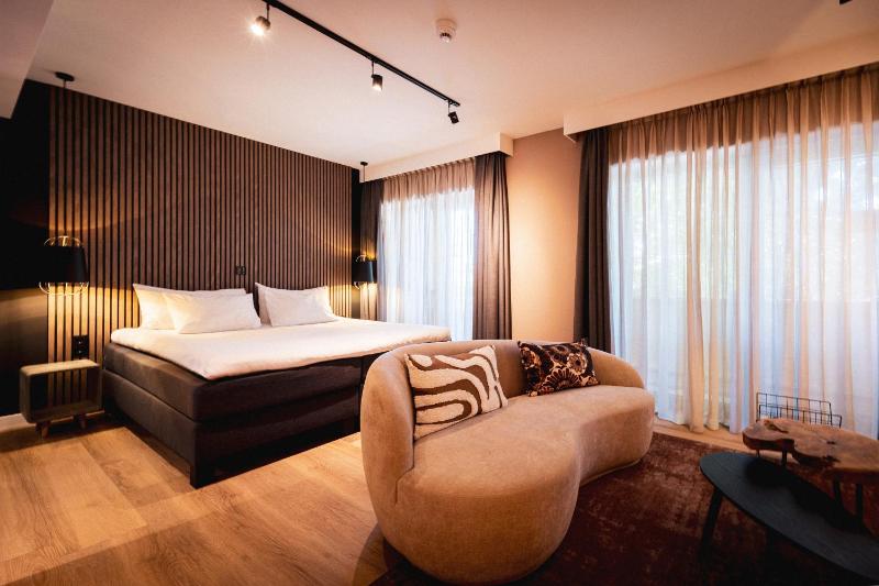 Deluxe Double Room with Shower image 2