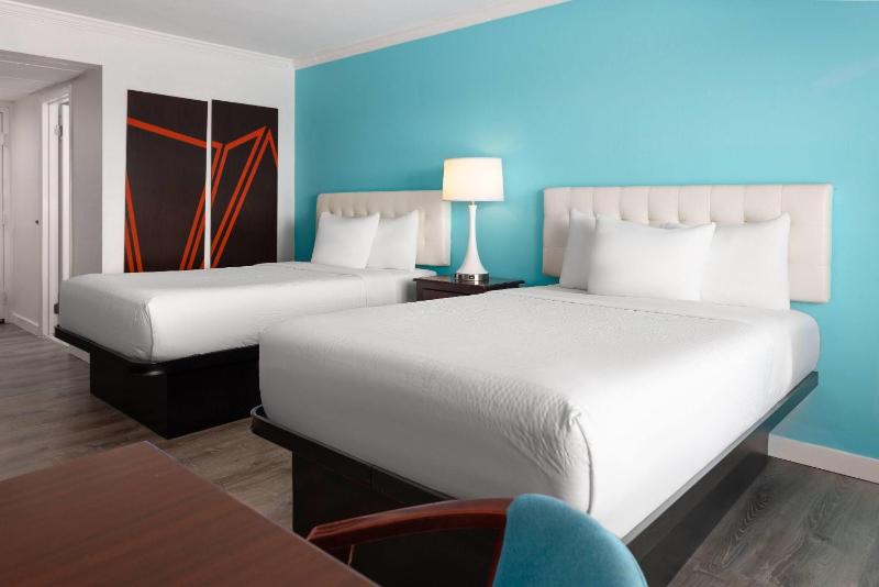 Oceanfront Room with Two Double Beds - Non Smoking image 4