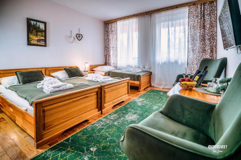 Double Room with Balcony image 2