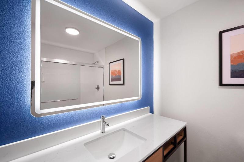 Double Room - Non-Smoking image 1