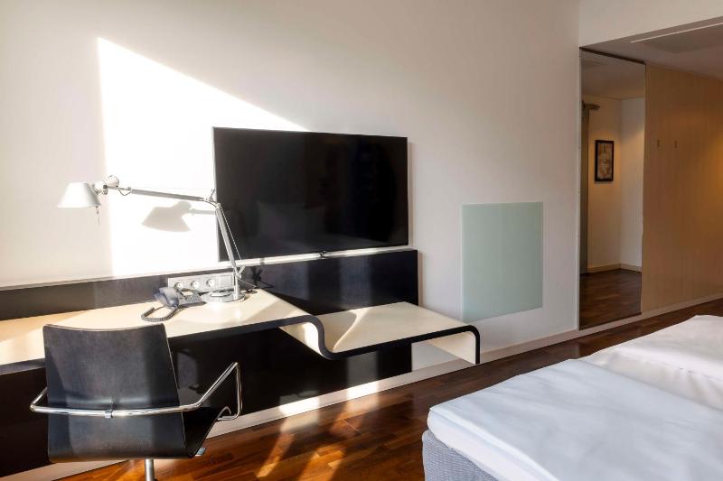Standard Double Room image 3