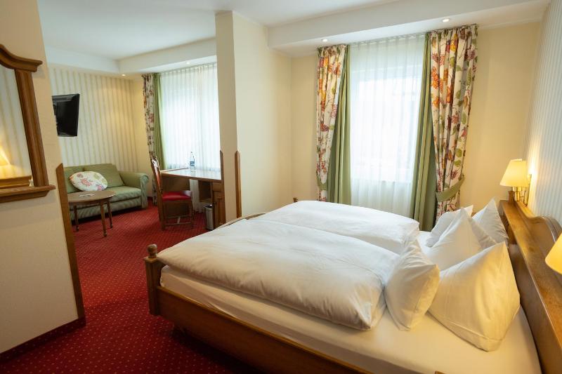 Standard Double Room image 3