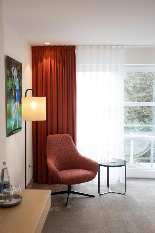 Deluxe Double Room with Balcony image 3