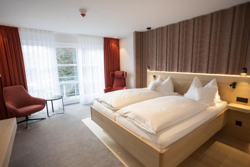Deluxe Double Room with Balcony image 4