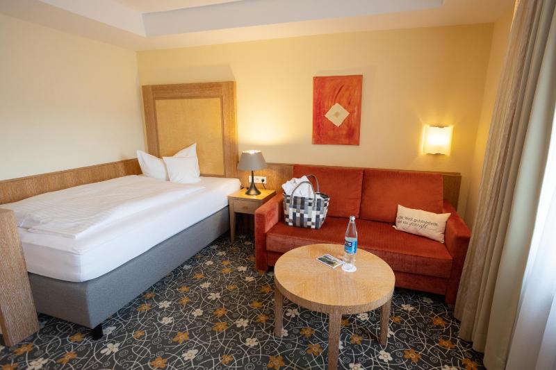 Standard Single Room image 3