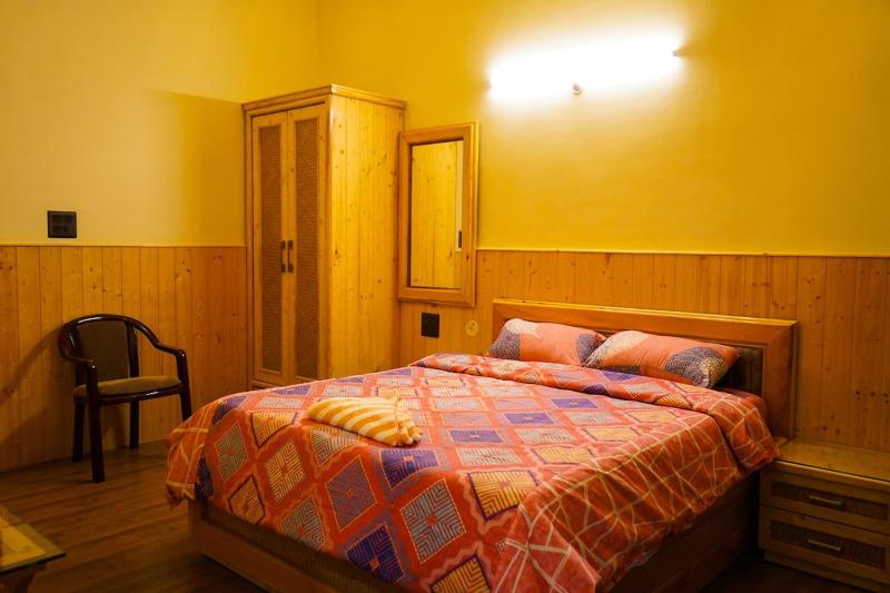 Hearth Cozy 2BHK Near Mall Road & Naini Lake - image 1