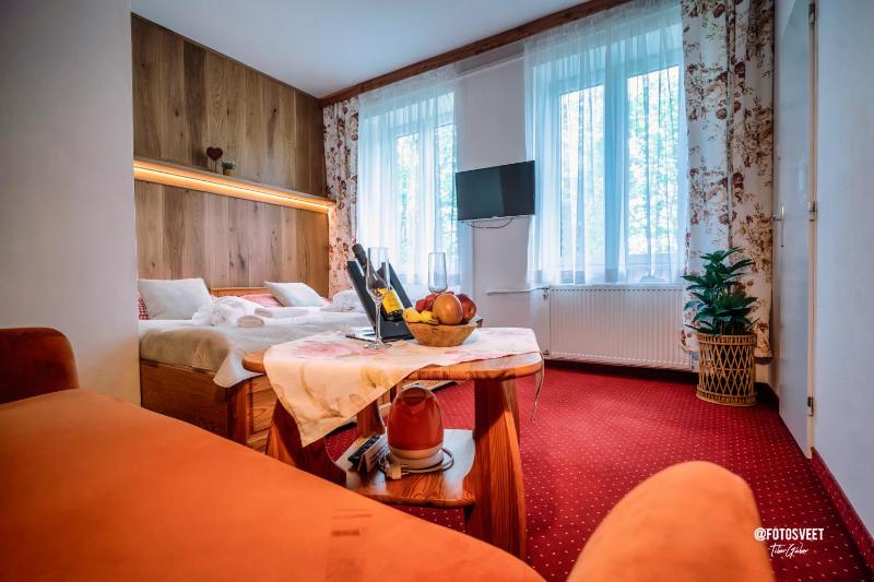 Double Room image 3
