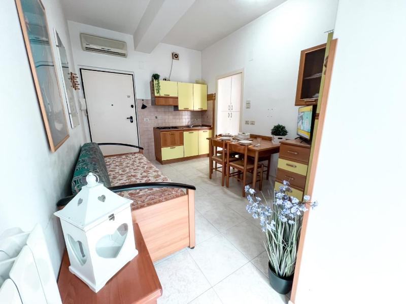 Atene Apartament a 50 mt dal mare Rif A097 - image 1