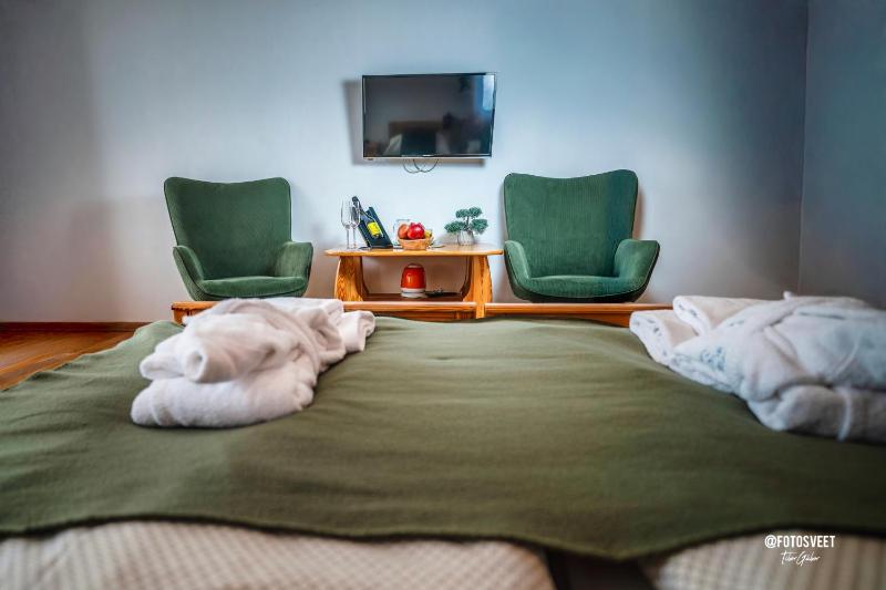 Double Room with Balcony image 1
