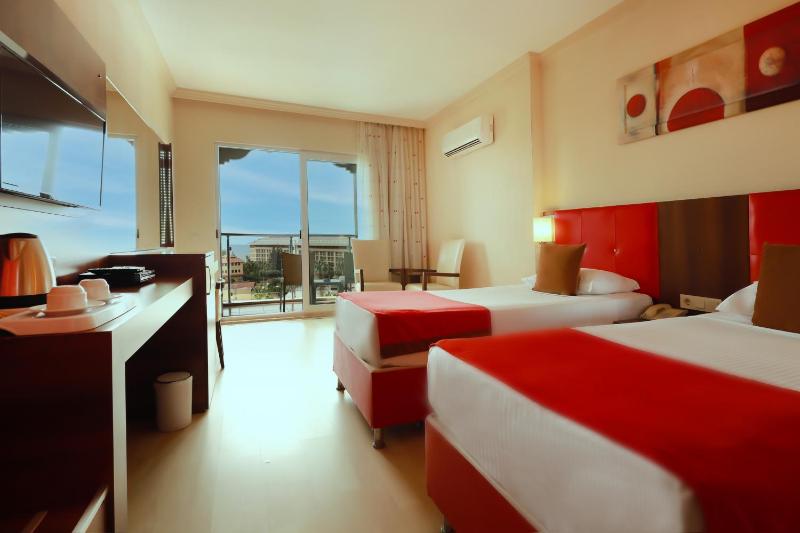 Standard Triple Room image 2