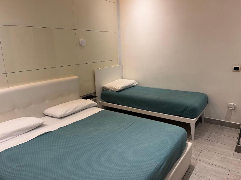 Superior Triple Room image 3
