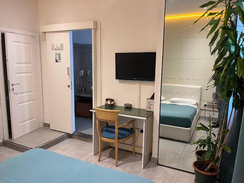 Superior Triple Room image 2