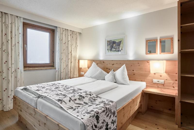 Standard Triple Room image 4