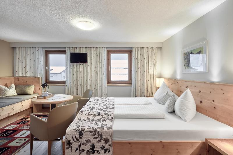 Standard Triple Room image 3