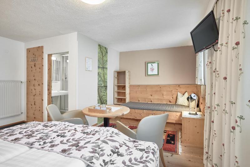 Standard Triple Room image 1