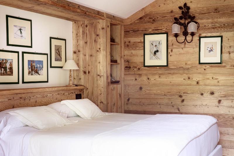 Double Room with Balcony image 3
