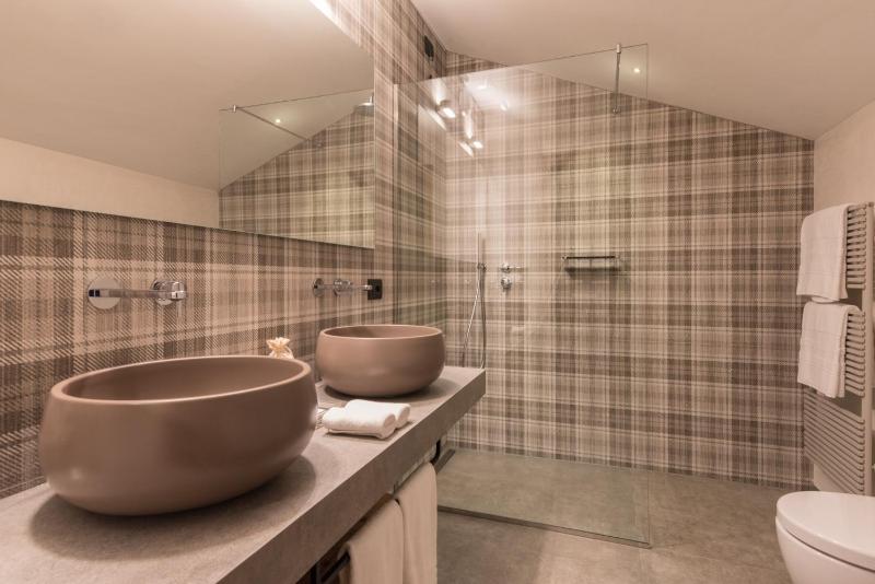 Junior Suite with Balcony image 3