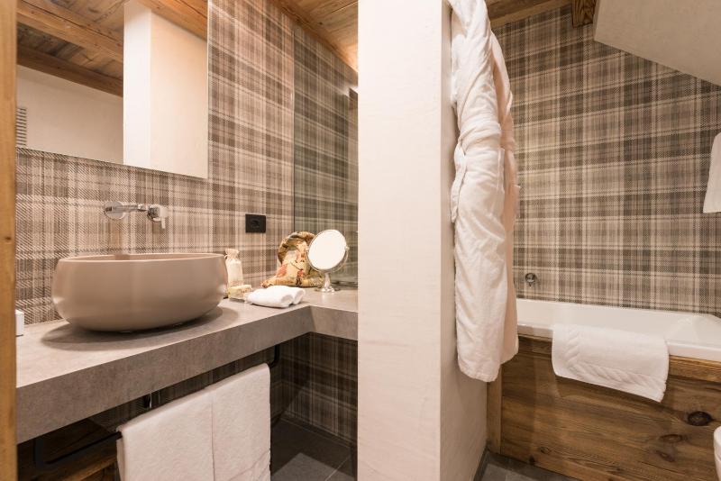 Junior Suite with Balcony image 2
