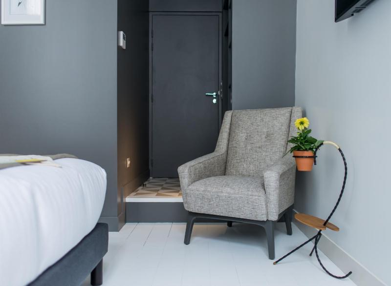 Deluxe Double Room with Bath image 3