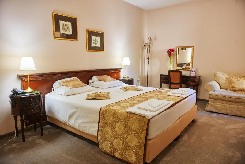 Double or Twin Room image 3
