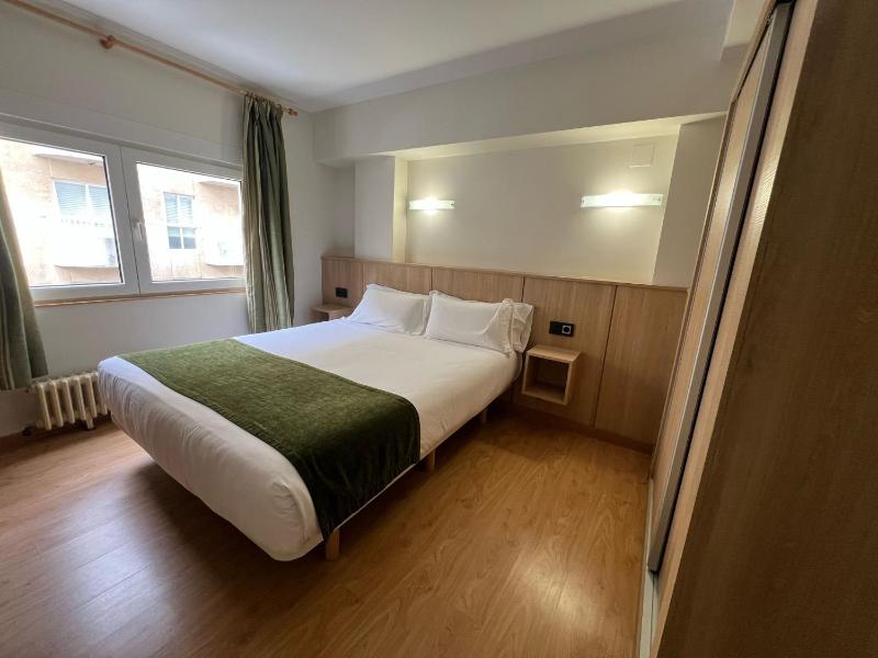 Double Room image 2