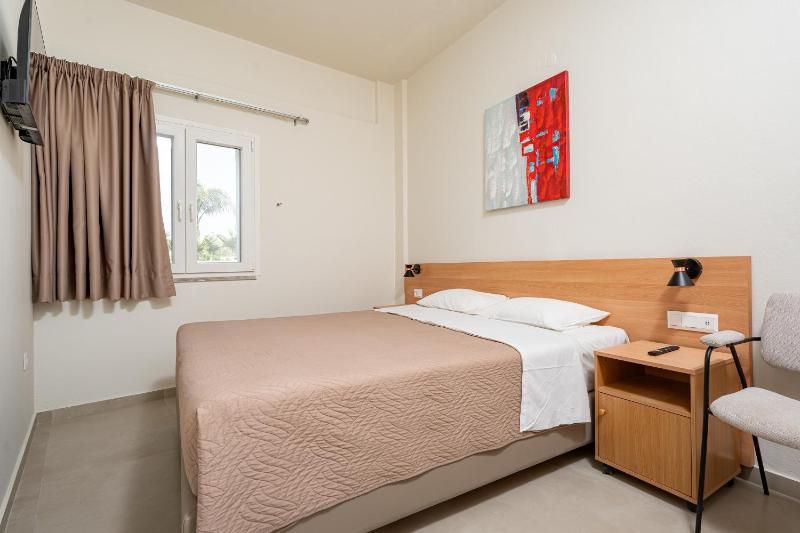 Suite one Bedroom with Inland View image 4